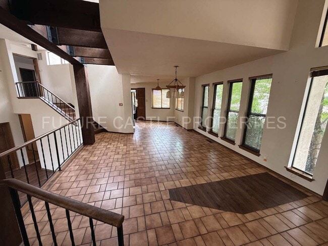 Building Photo - 5021 Calle Del Cielo NE