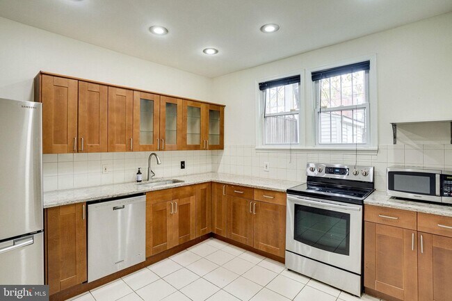 Kitchen - 595 Columbia Rd NW