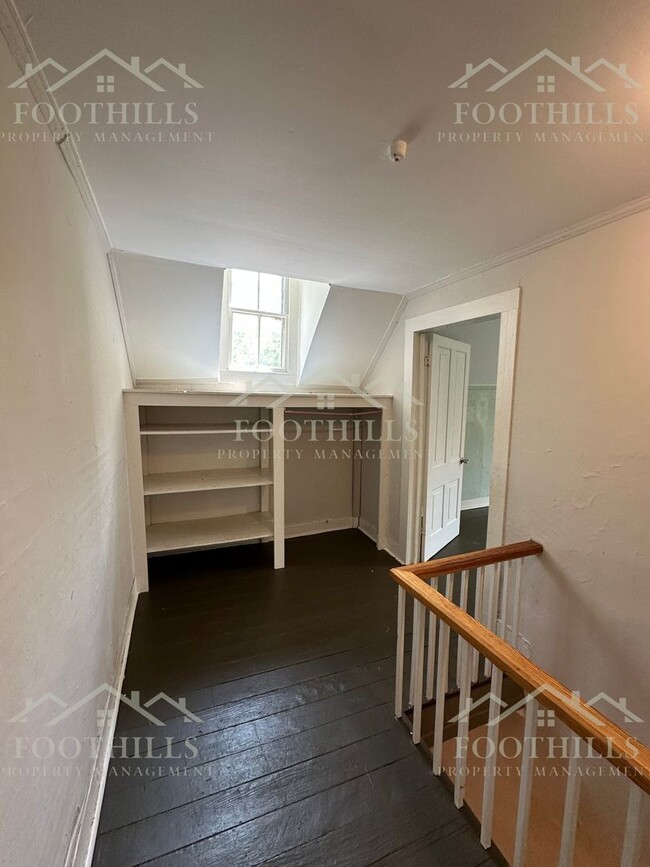 Foto del edificio - Charming 4-Bedroom Single Family House Nea...
