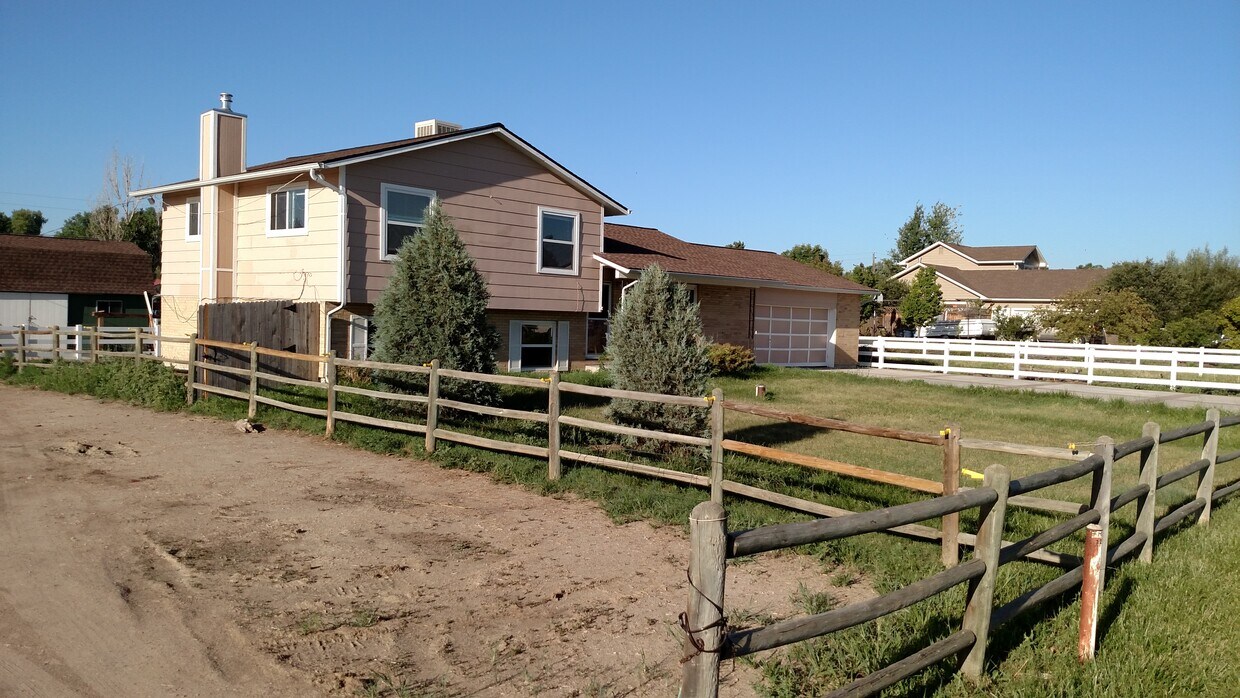Large riding arena, barn 1 acre - 13022 W 75th Pl