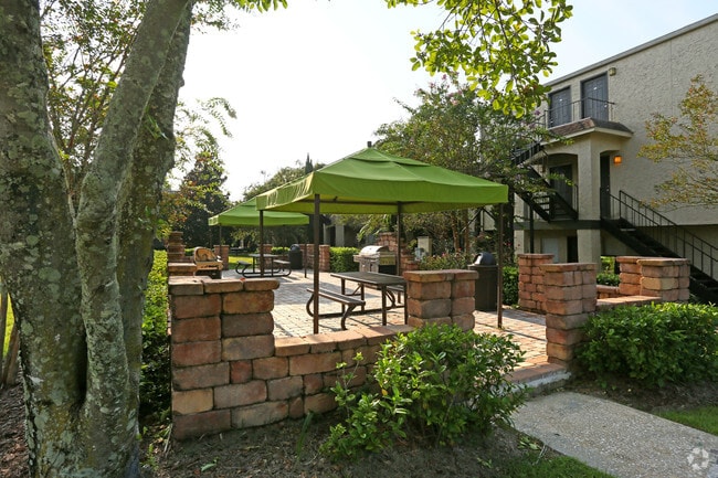 Building Photo - Parkway Square Apartments