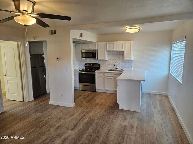 Foto del edificio - 1330 E Highland Ave