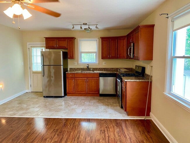 Building Photo - Spacious 3-bedroom in Cedmont - Back Deck ...