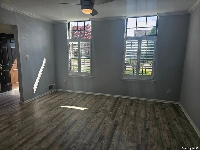 Building Photo - 243 Helm Ln