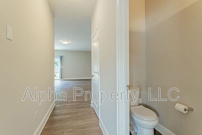 Building Photo - 830 Chartwell Dr