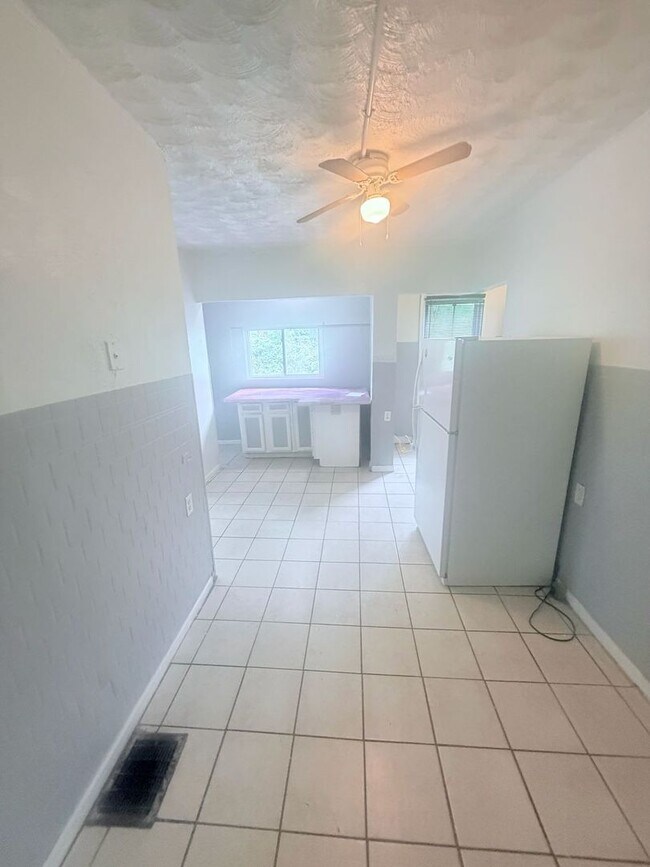 Foto del edificio - 1563 E 47th St