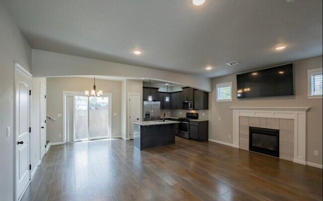 Foto del edificio - 4164 Sagecrest Dr NE