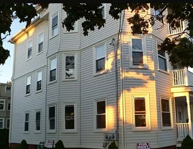 Foto del edificio - 83 Wabun Ave