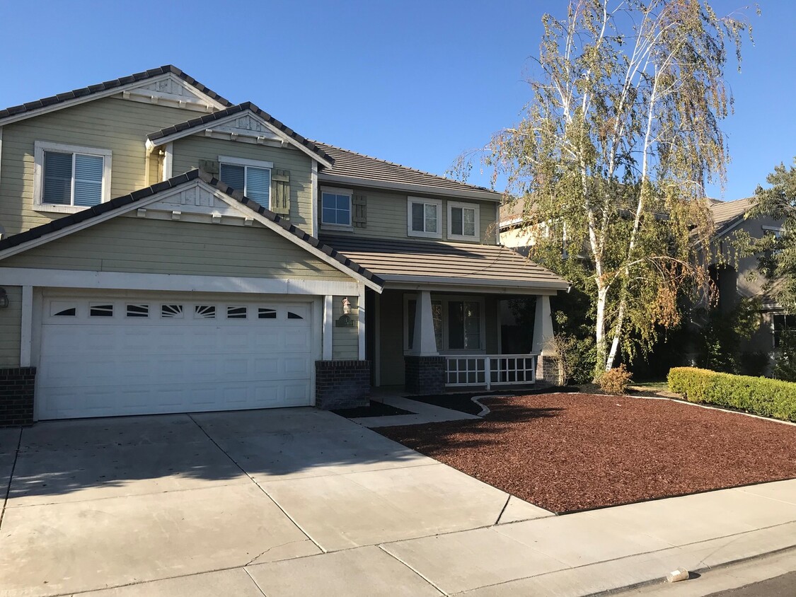 Primary Photo - Beautiful 6 bedroom 3 Bathroom Manteca Home
