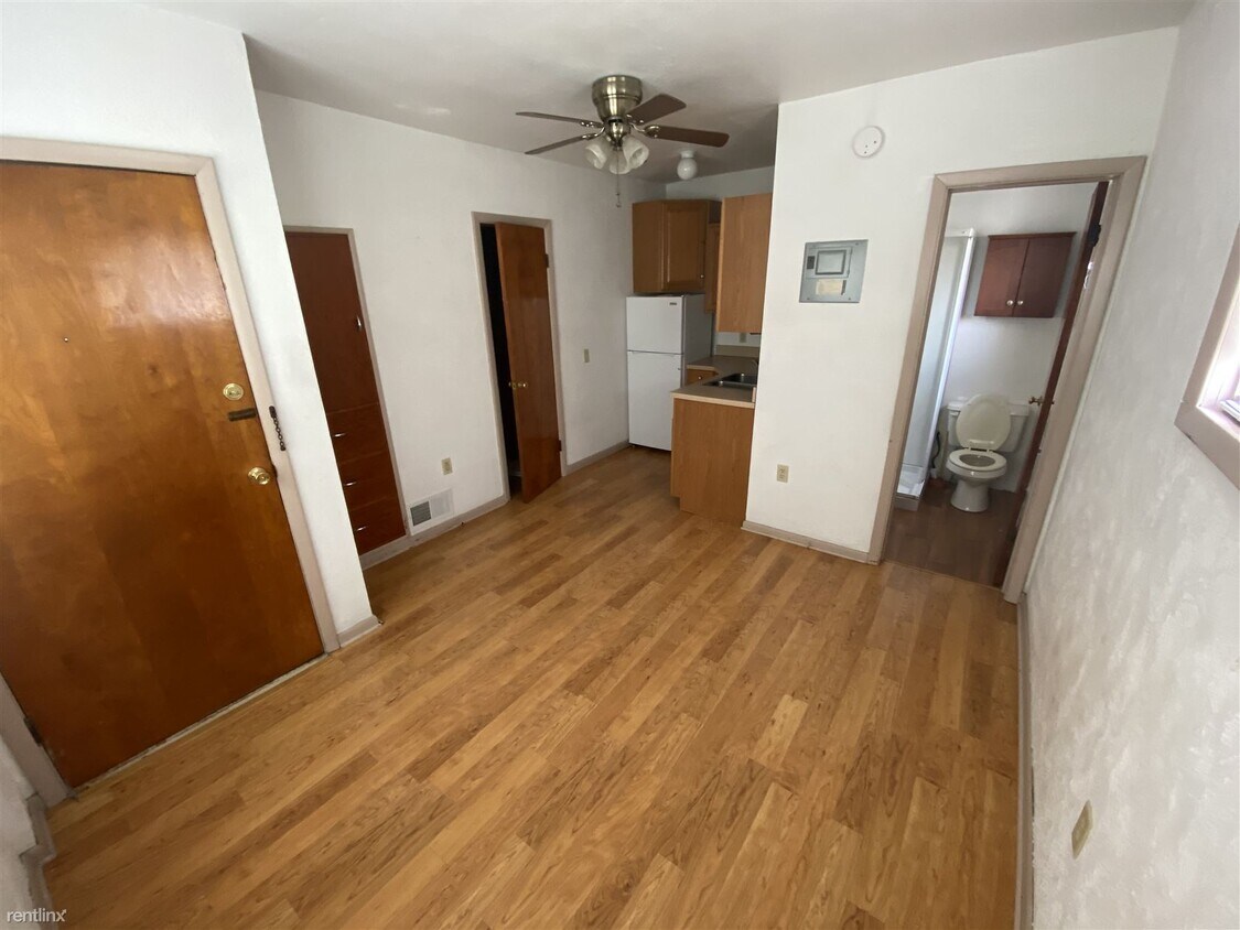Primary Photo - Studio, 1 bath House - 701 W 6th St Apt 4