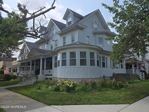 Building Photo - 711 Grand Ave