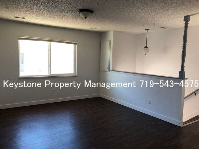 Foto del edificio - $525 OFF Move In Special! Well Maintained Apartment - Near CSUP 2 Bed/1 Bath $1050/$1050