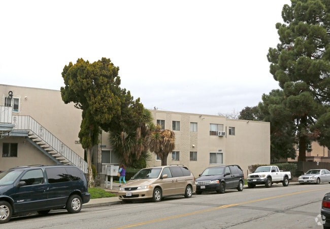 Building Photo - 3499 Agate Dr