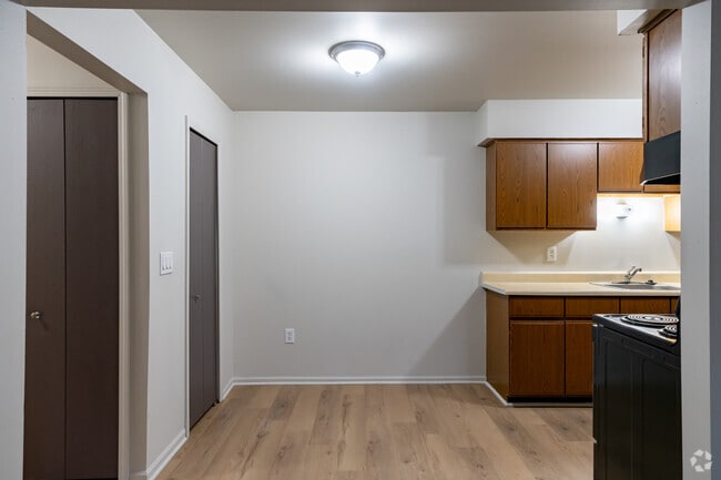 2BR, 1.5BA - 1,000SF - Dining Area - University Place Apartments
