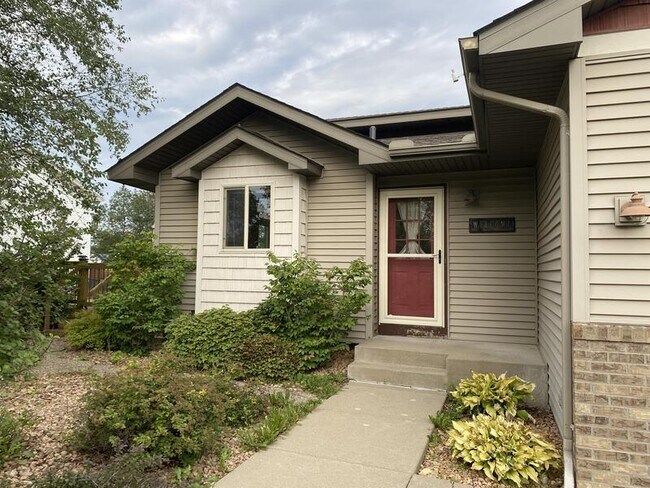 Foto del edificio - 10071 Somerset Ln