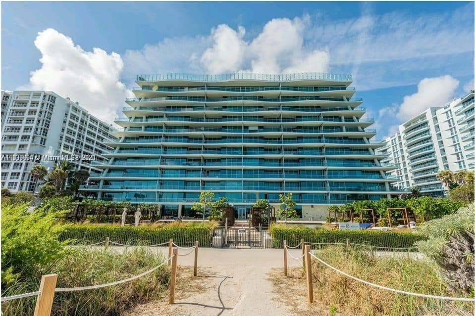 Primary Photo - 9349 Collins Ave