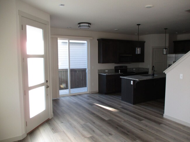 Building Photo - Newer Construction Berthoud Property
