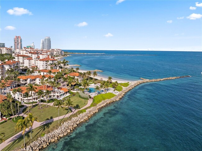 Foto del edificio - 19133 Fisher Island Dr