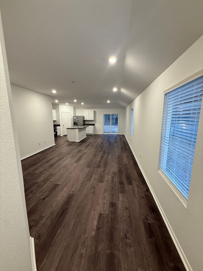 Foto del edificio - *Save 50% off First Month's Rent + NO HIDDEN FEES!* Brand New Four Bedroom | Two Bathroom Home in...