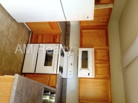 Building Photo - 127 Summerwood Dr