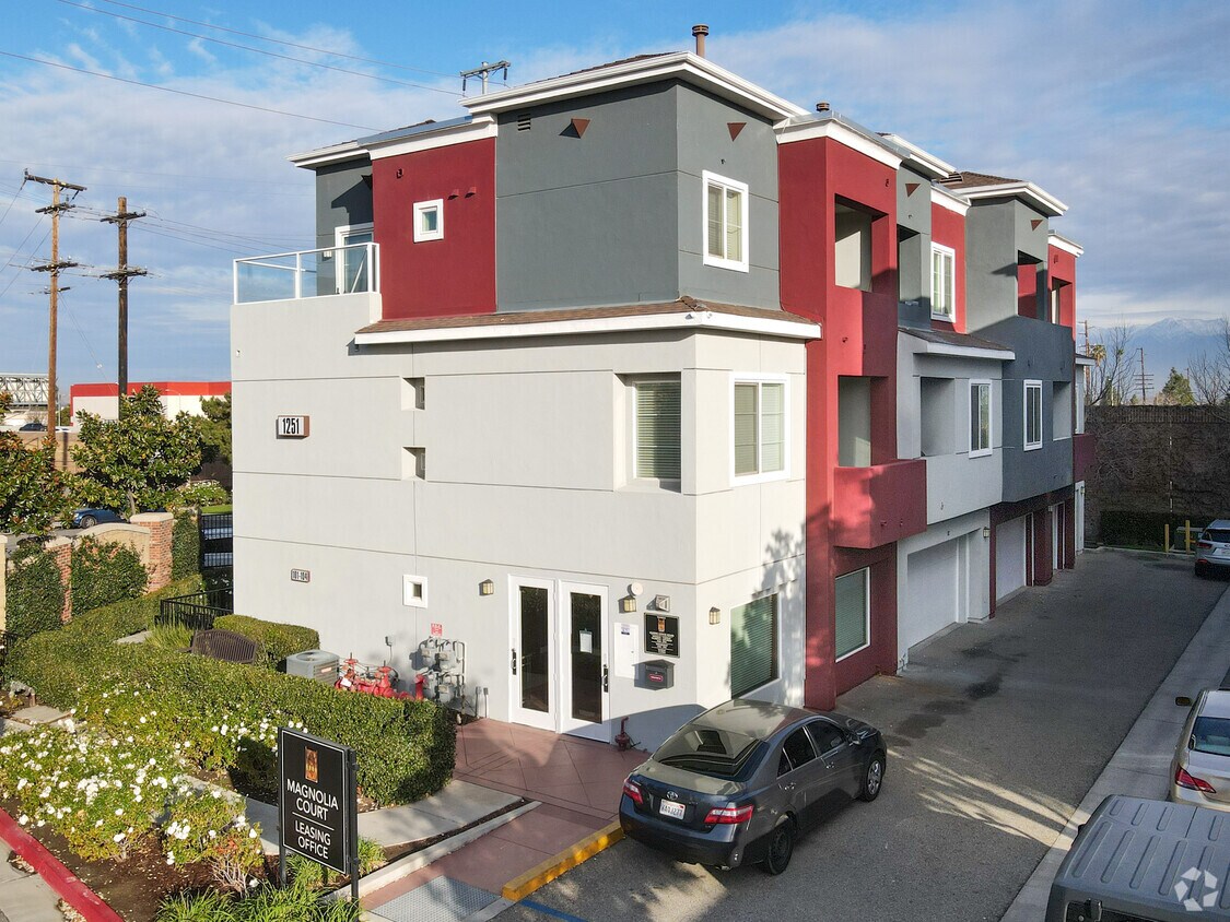 Magnolia Court Townhomes Apartments in Corona, CA Westside Rentals