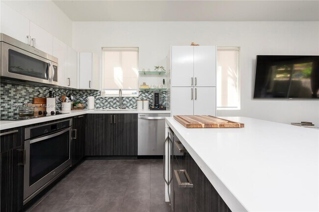 Building Photo - 3749 SW 27th Ln  3749 Miami Fl 33134