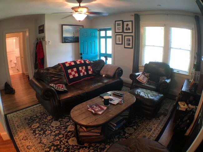 Building Photo - Charming Home in Haymount