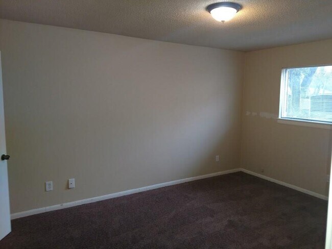 Building Photo - 515 International Village Dr