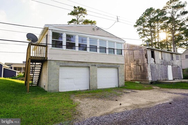 Building Photo - 33372 River View Ave