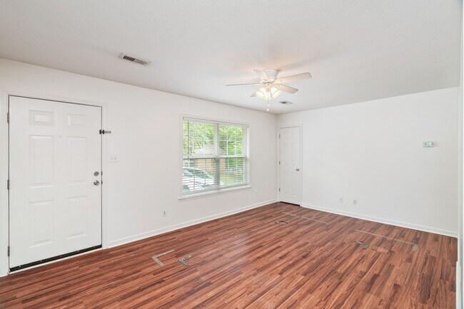 Foto del edificio - 3518 Acorn Woods Way,