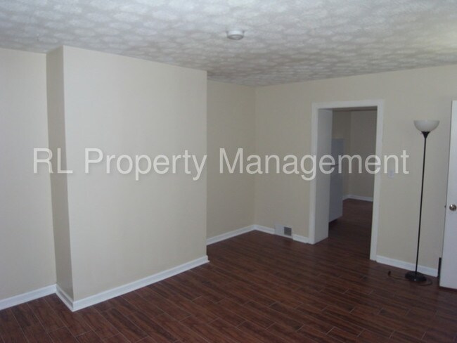 Building Photo - 1 bedroom 1 bathroom duplex in Blacklick