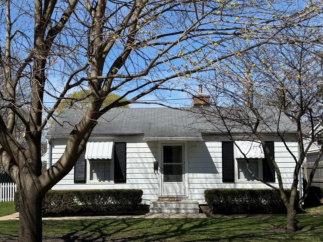 Primary Photo - 1403 S 4th St