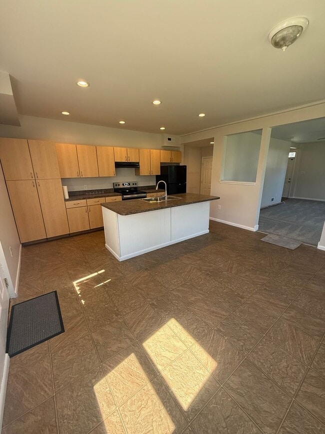Building Photo - 2 Bd / 1 Bth Rehabbed Twin