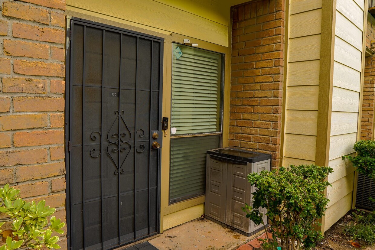 Photo - 8299 Cambridge St (Houston, TX)