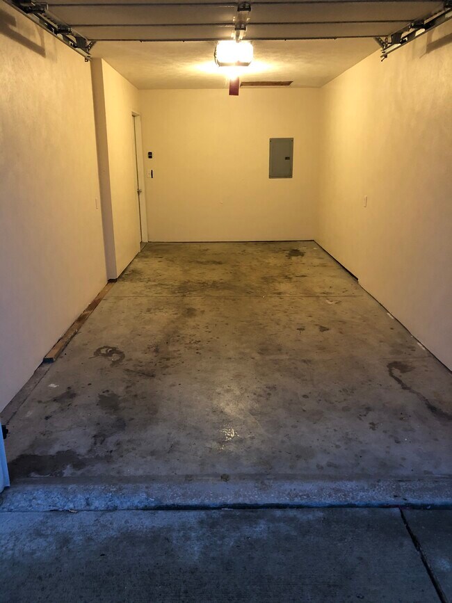 Building Photo - 111 Troyer St