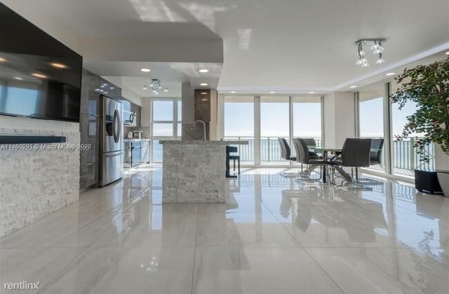 Building Photo - 3 br, 2 bath Condo - 2080 S Ocean Dr Apt 1011