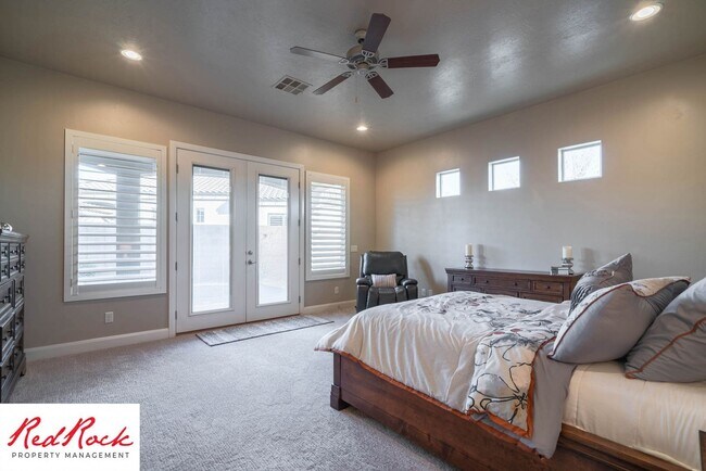Foto del edificio - Stunning Fully Furnished 4 Bedroom Home. Community Pool & Mini Golf!