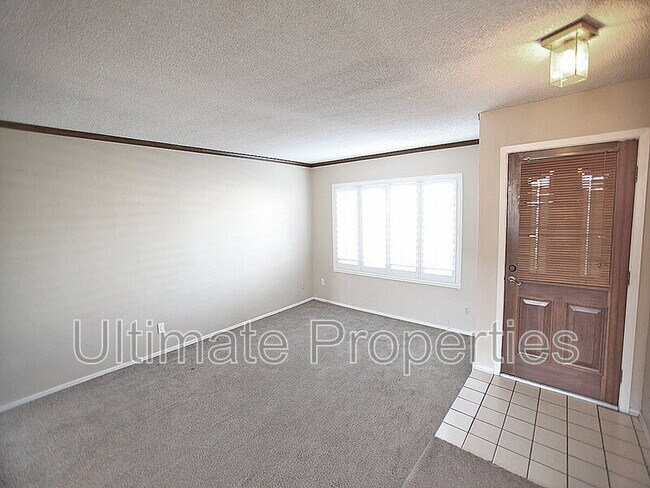 Foto del edificio - 5325 W Golden Ln