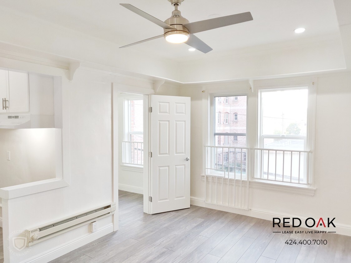 Primary Photo - Studio with Bonus Room and Great View!