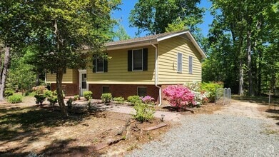 Building Photo - 16115 King William Rd