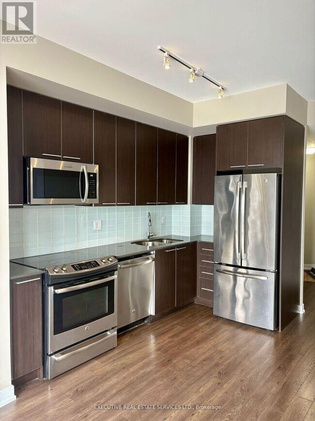 Photo du bâtiment - 10 Park Lawn Rd