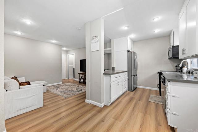 Foto del edificio - 3140 Midway Dr