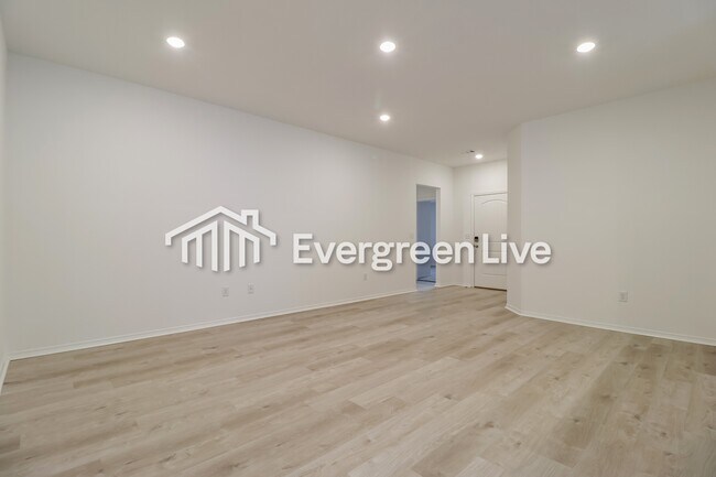 Building Photo - 165 Meadow Dr