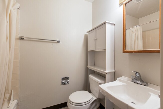 Foto del edificio - 2606 Benvenue Ave