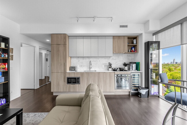 Building Photo - 2020 Bathurst St