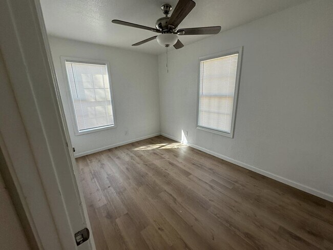 Foto del edificio - 1400 Nix St