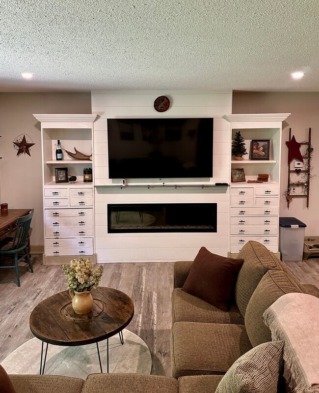 Building Photo - 15 Thayer Pond Dr