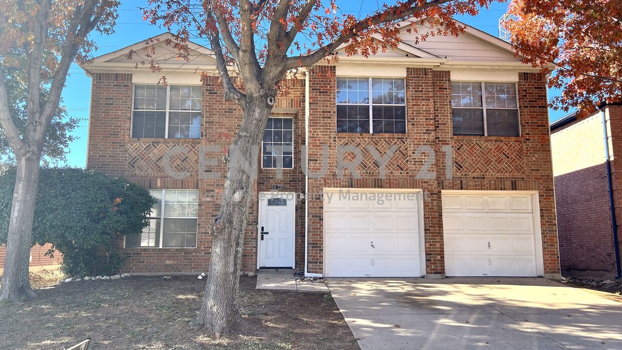 Primary Photo - Beautiful 2-Story 4/2.5/2 in Saginaw For R...