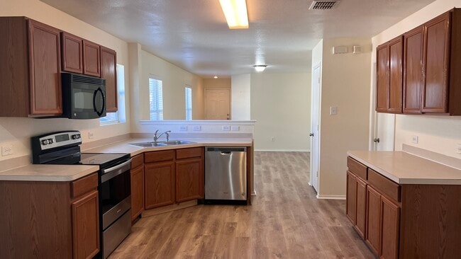 Foto del edificio - 8911 Valley River Dr