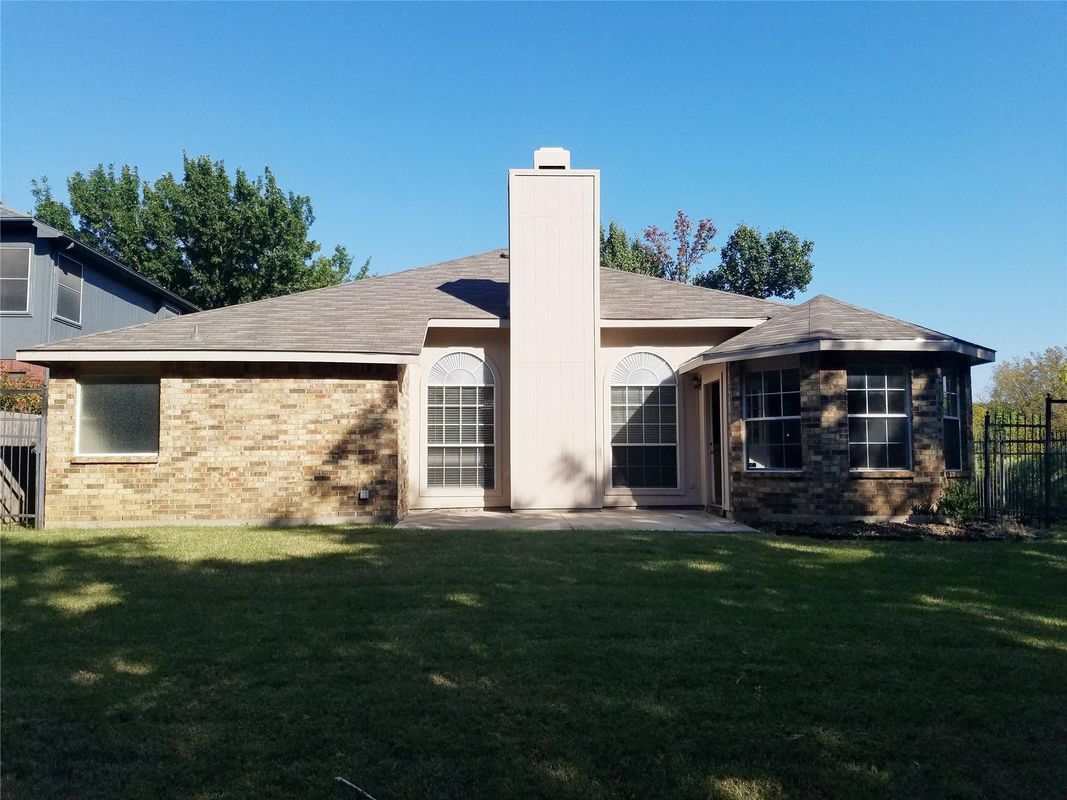 Foto del edificio - 3519 Daisy Ln